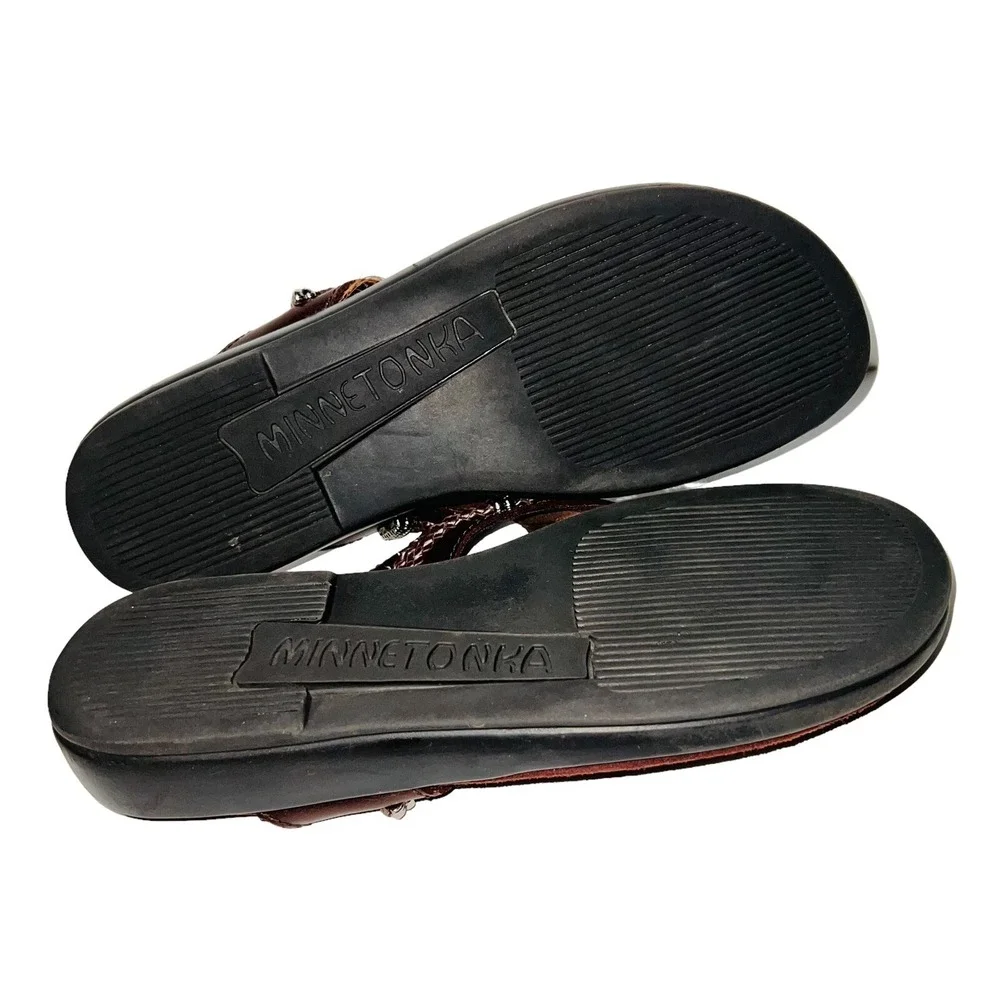 Minnetonka Brown Leather Silverthorne Thong Sandals Women's Size 8